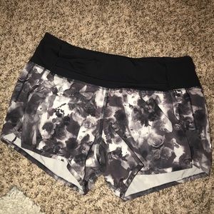 Size 4 lulu shorts. Great condition!